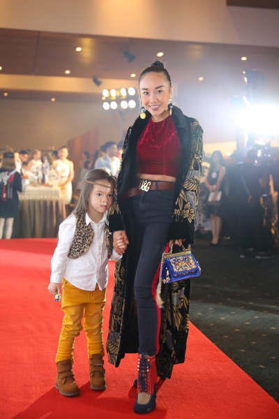 dan-my-nhan-viet-do-ca-tinh-thoi-trang-tren-tham-do